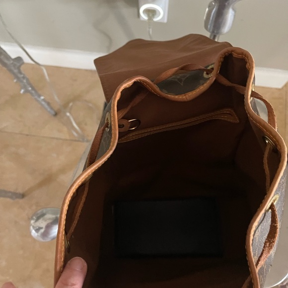 LOUIS VUITTON BACKPACK - Picture 6 of 11